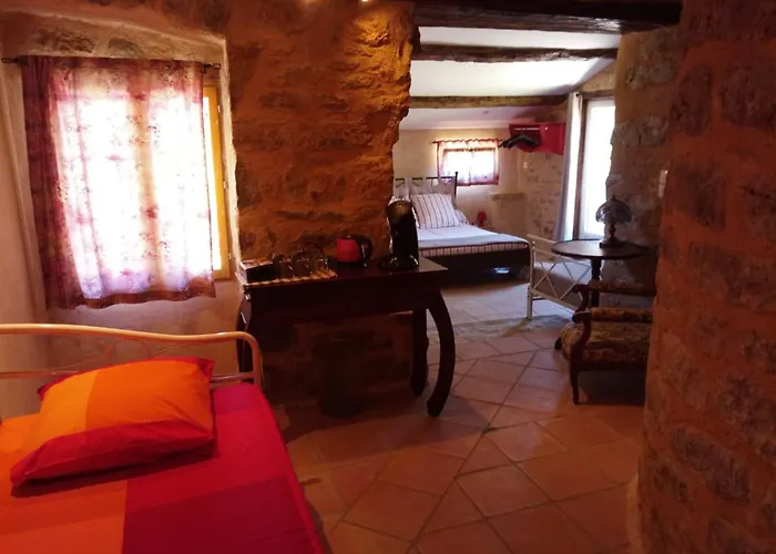 La Prade Basse 82 לינה וארוחת בוקר 3*